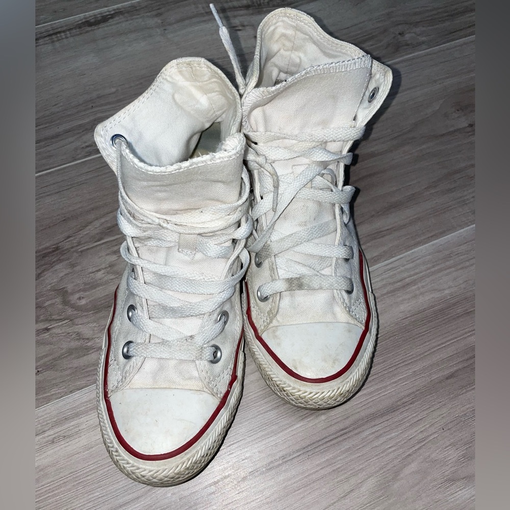 Converse sneakers. Size 7.5. Used